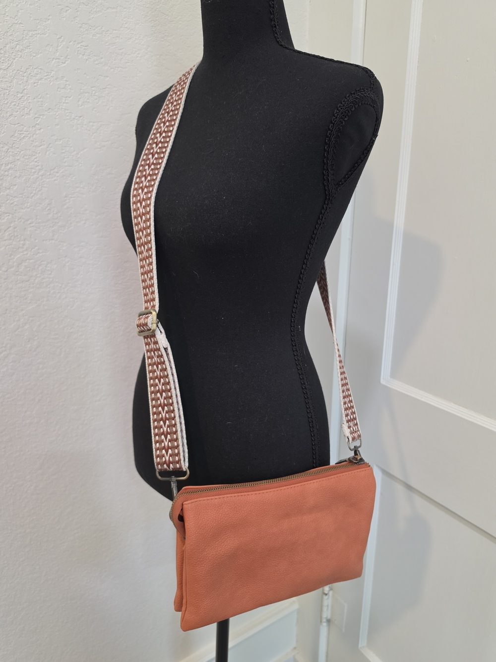 Jen & Co Women’s Crossbody Bag in Coral with Patterned Strap